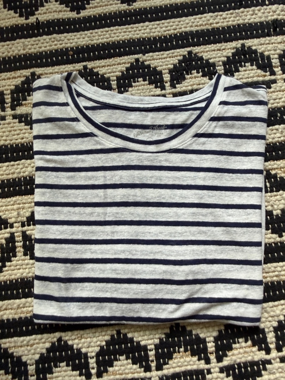 Nwot Universal Thread White and Navy Striped Short Sleeve Tee - Picture 2 of 2
